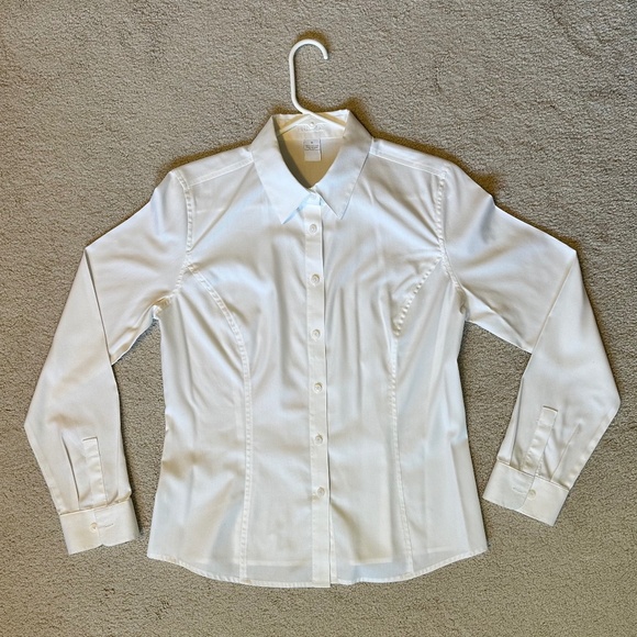 Women's Long Sleeved Button Down White Shirt; Size Medium - Picture 1 of 6